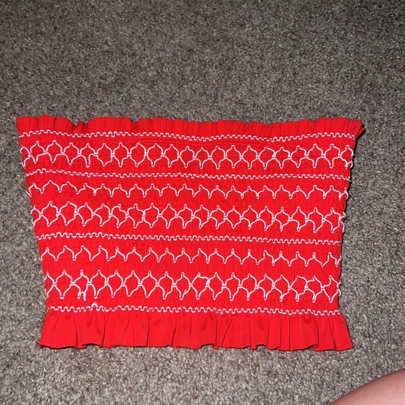 Red cropped fitted tube top. - Picture 2 of 4